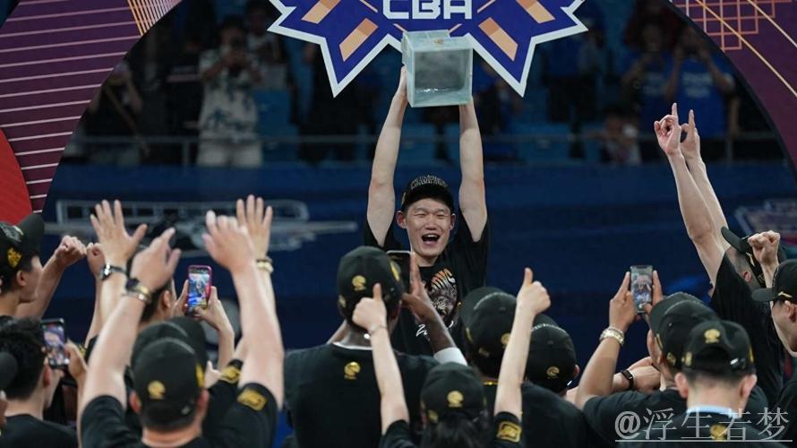 历史时刻！广厦首面总冠军旗帜飘扬黄龙体育中心